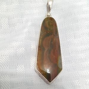Beautiful brown textured semi precious pendant in silver.
